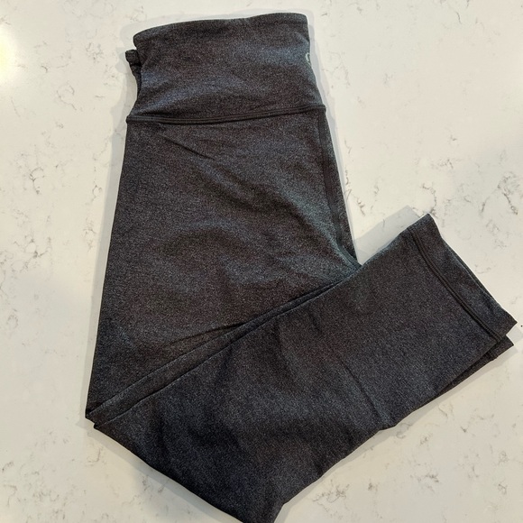 Lululemon Wunder Under Crop, Size 6 - Picture 4 of 9